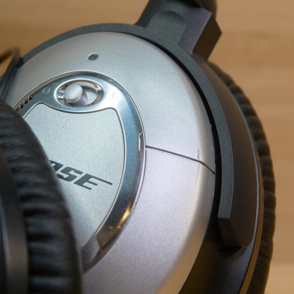 Bose QuietComfort 15 QC15 / Wired Noise-Canceling Headphones / Tested & Working - Picture 6 of 10